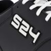 S.24 | ALL BLACK zoom | ALL BLACK S3 zoom sur chaussure de sécurité noire et blanche pour homme et femme en microfibre lisse
