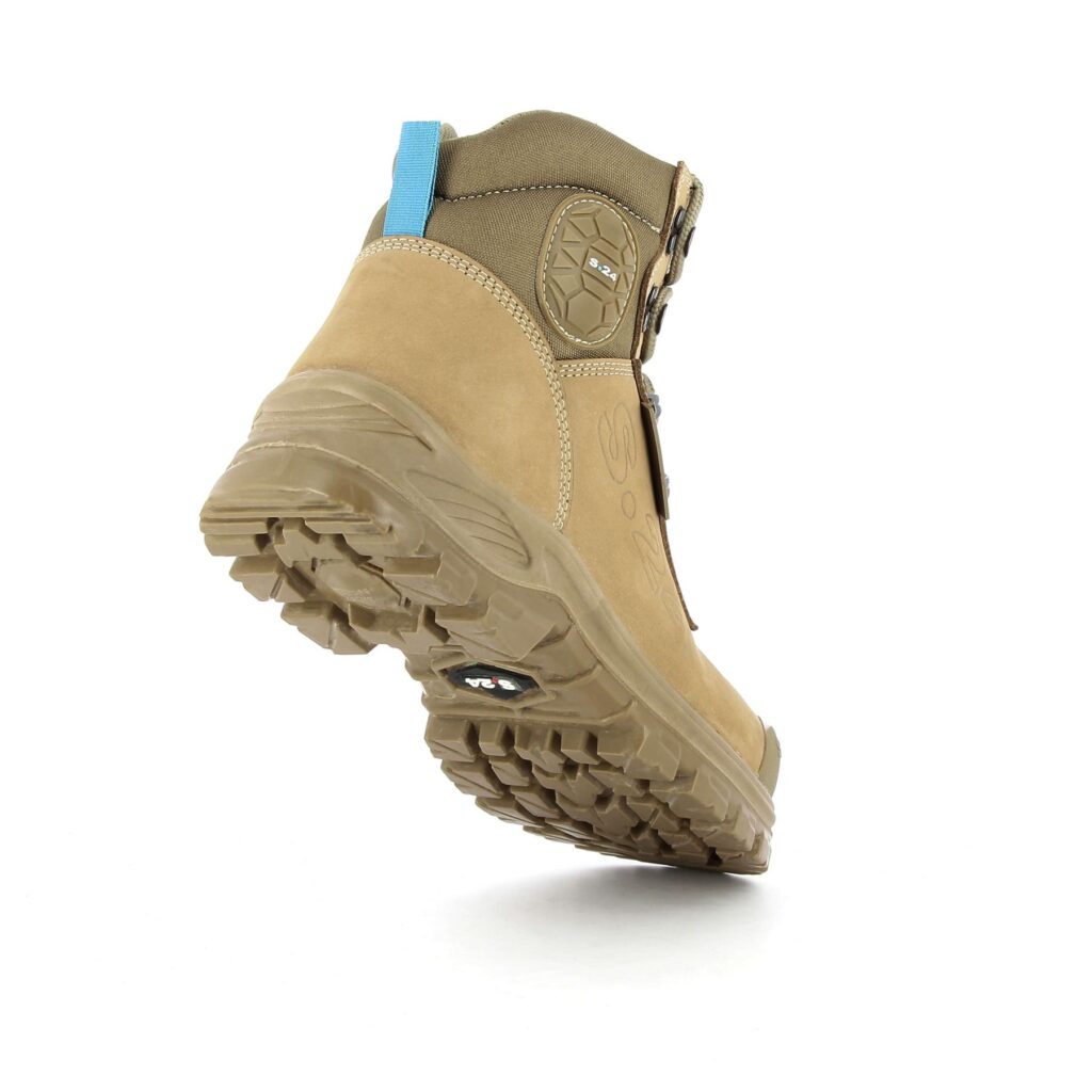 Chaussure de sécurité camel beige haute homme et femme S3 WR polyvalente vue 3/4 arrière
