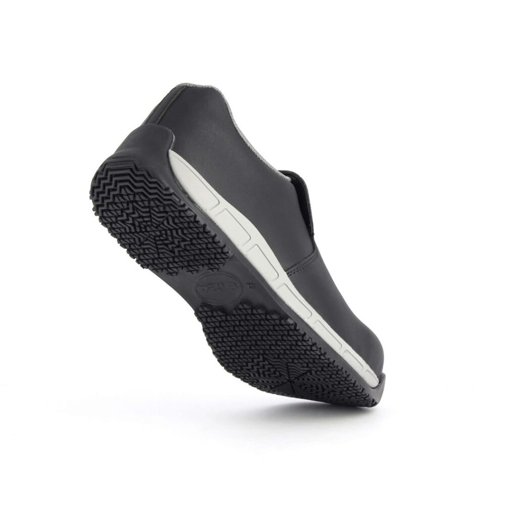 Mocassin de sécurité noir basse homme et femme S3 HRO SRC hygiène vue 3/4 arrière