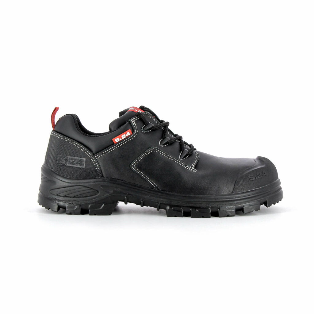chaussure de sécurité basse en cuir noir vue de profil