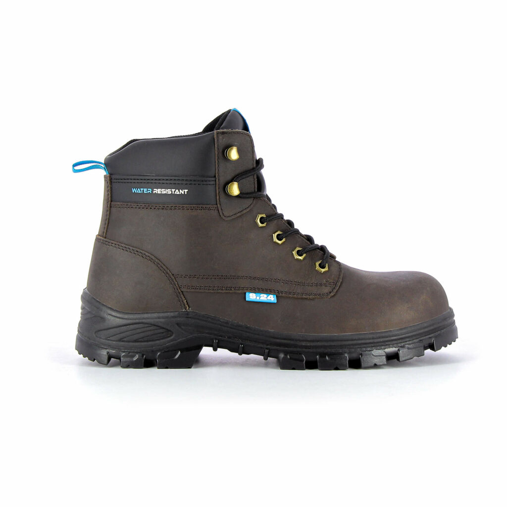 chaussure de sécurité montante avec une semelle noire et un cuir marron vue de profil