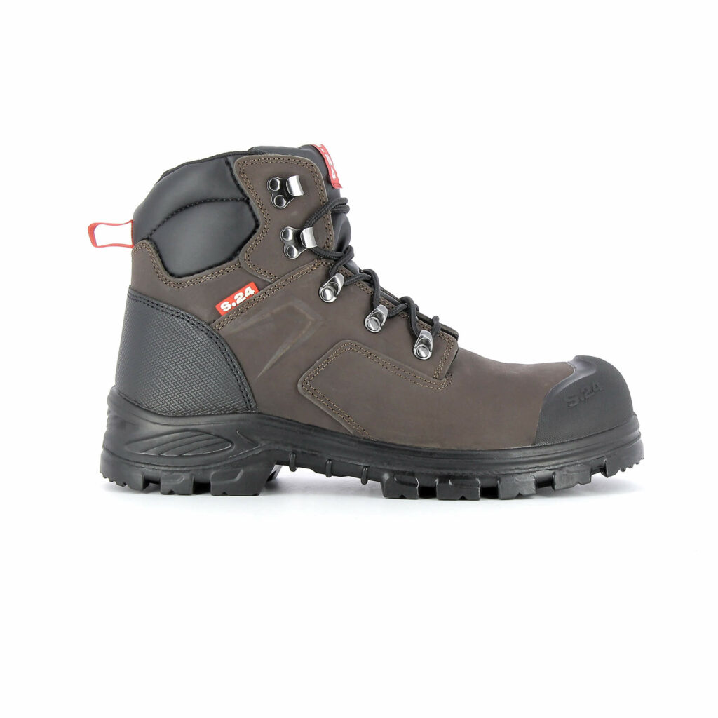 chaussure de sécurité montante avec une semelle noire et un cuir marron et détails rouges vue de profil
