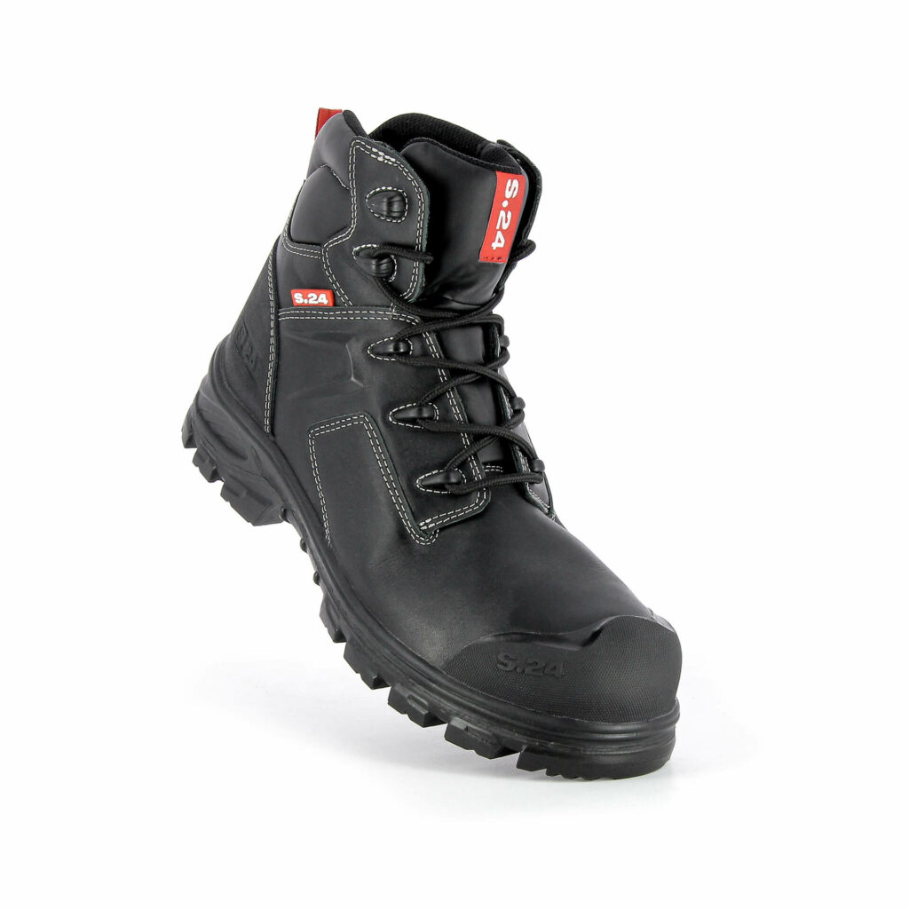 chaussure de sécurité montante en cuir noir vue de devant