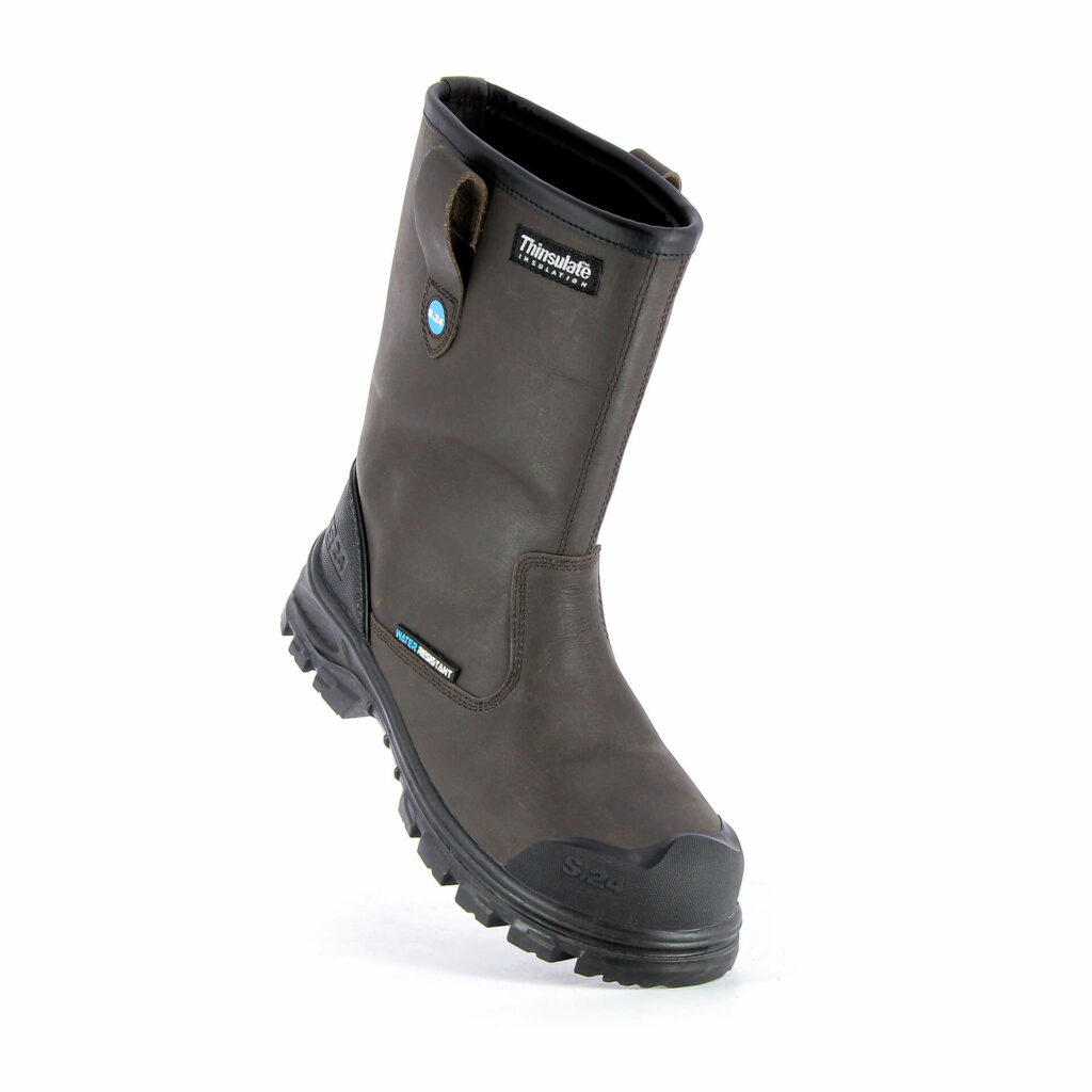 botte de sécurité avec une semelle noire et un cuir marron vue de devant