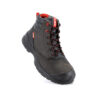 chaussure de sécurité montante avec une semelle noire, du cuir marron et des détails rouges vue de devant
