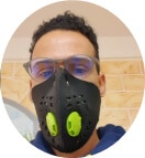 homme avec un masque de chantier