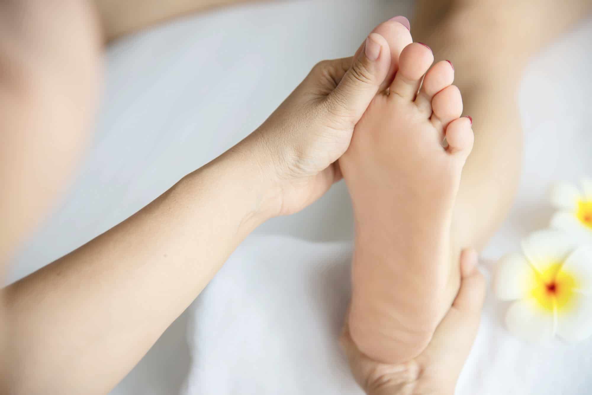 Douleur audessus du pied comprendre, éviter et traiter