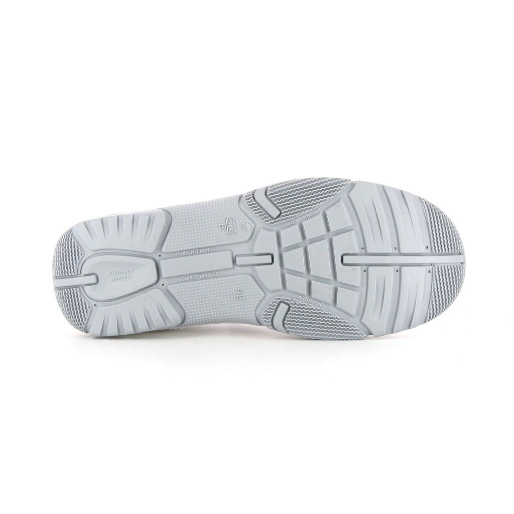 semelle grise de chaussure vue de dessous
