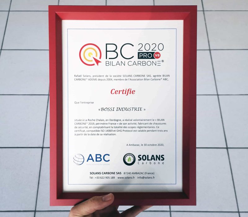Bilan Carbone certificat dans un cadre rouge