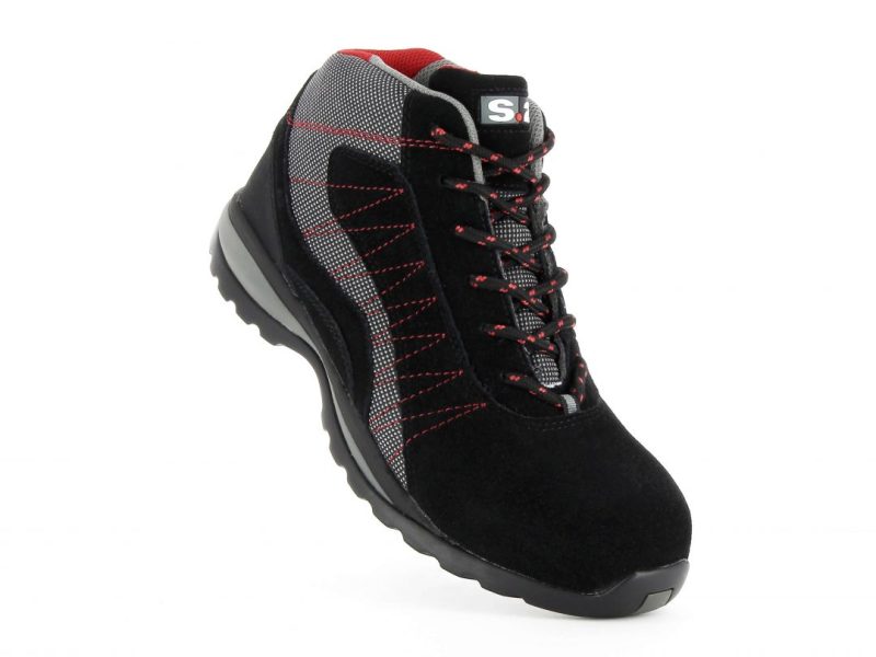 chaussure de sécurité S1P montante noire, grise et rouge vue de devant
