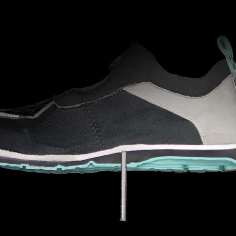 démonstration anti-perforation norme chaussures de sécurité EN ISO 20345