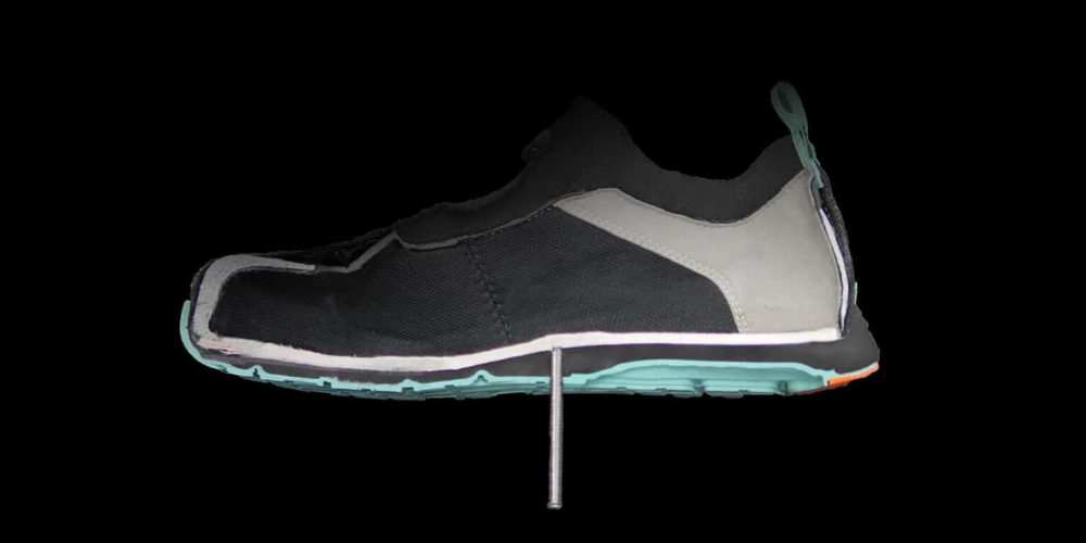 démonstration anti-perforation norme chaussures de sécurité EN ISO 20345