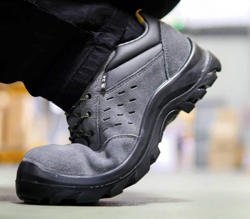 chaussure de sécurité bleu pliée