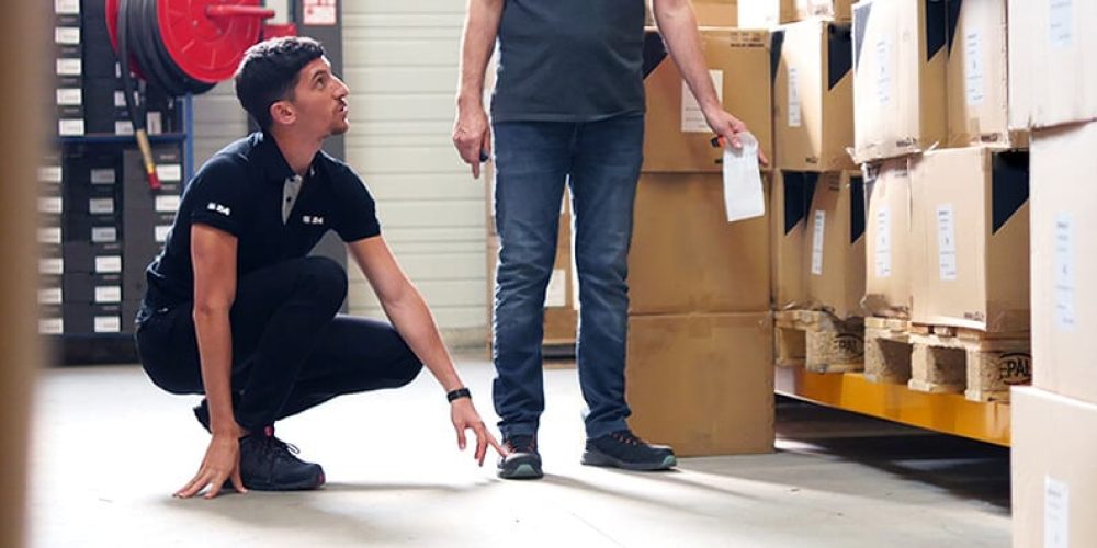 discussion sur port des EPI homme entrepôt